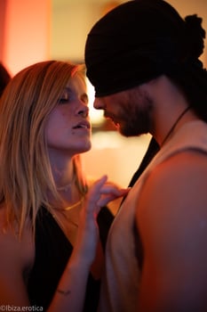 Make intimacy a ritual. 1h30min in person